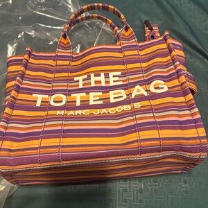 Marc jacob tote bag size medium/ no dust bag comes with strap